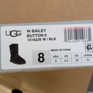 Size 8 bailey button Uggs